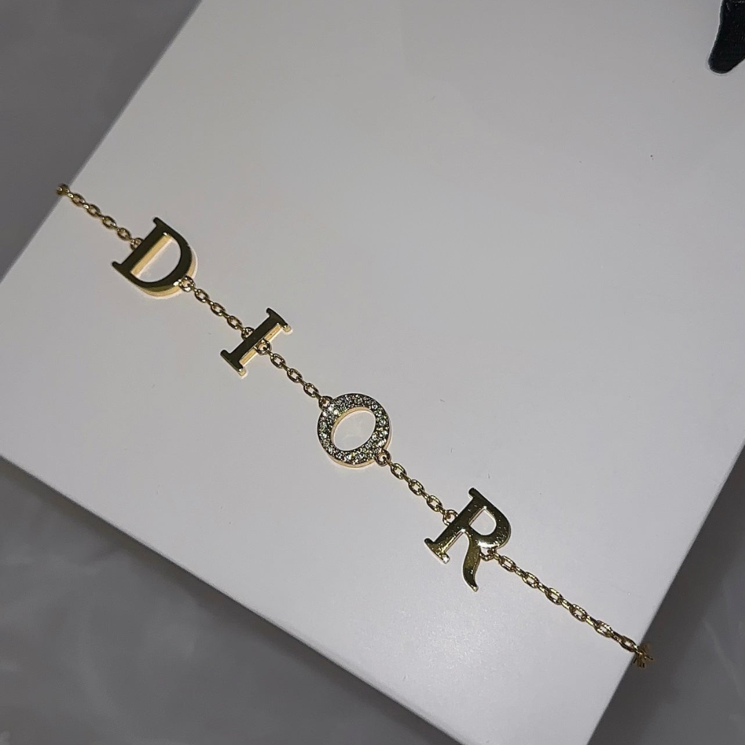 EXCLUSIVO | Pulsera DR de Oro