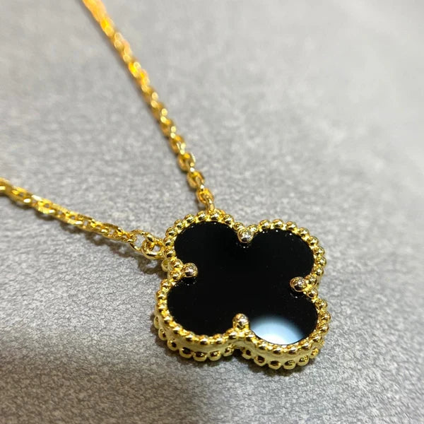 CLOVER | Collar Negro