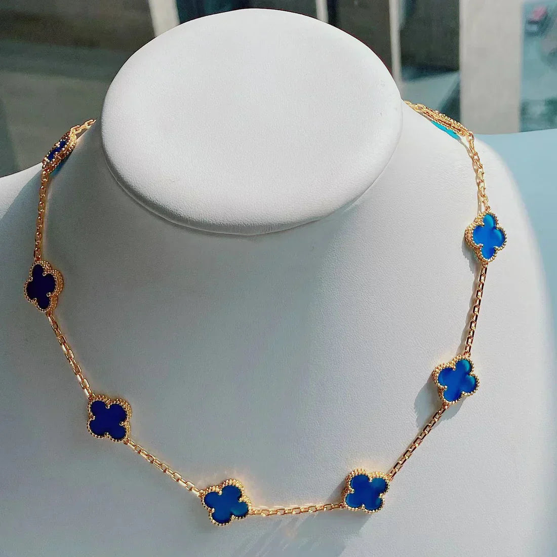 CLOVER | Collar Motivo Azul