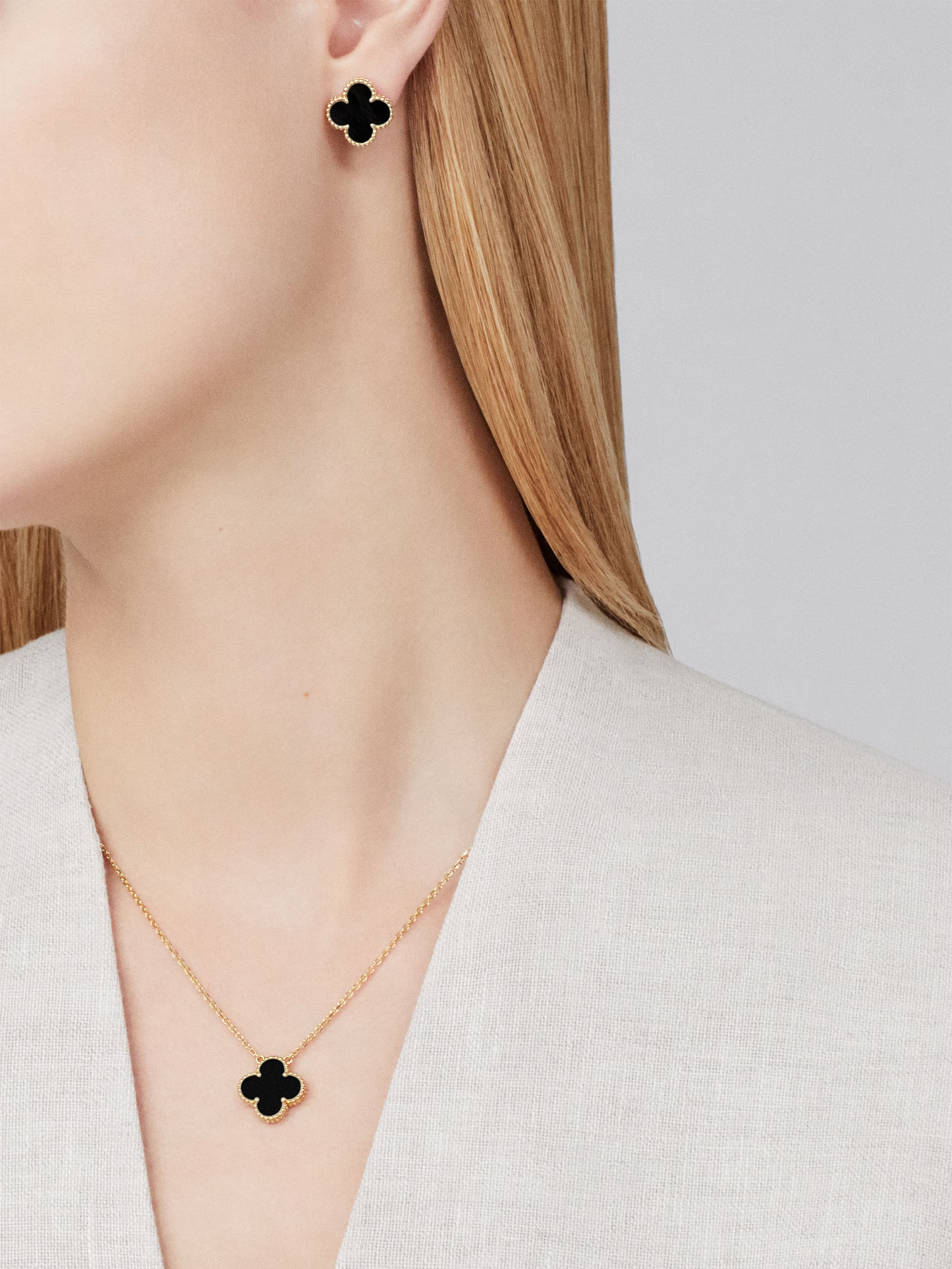 CLOVER | Collar Negro