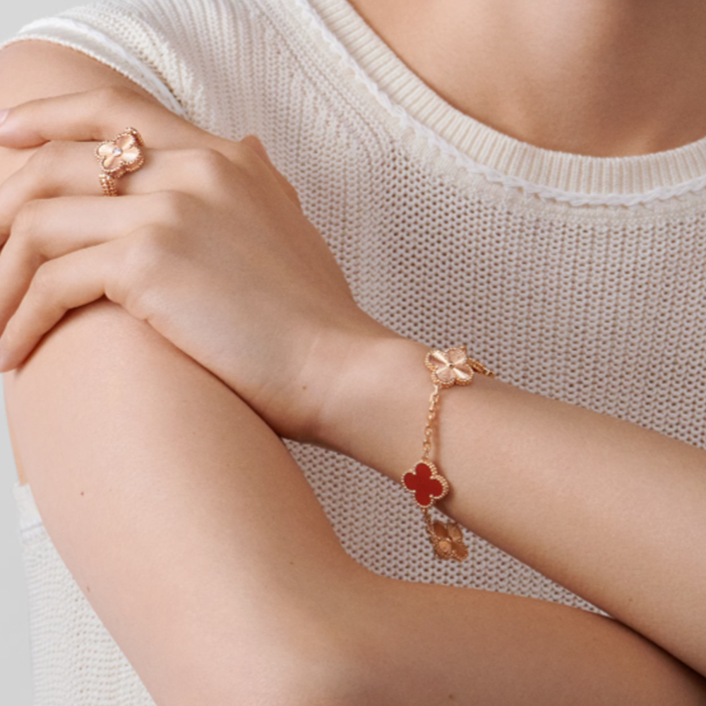 CLOVER | Pulsera de Oro Rosa Guilloché Roja